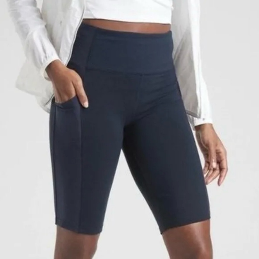 Athleta Excursion Hybrid 9" Biker Shorts with Pockets in Navy Blue Size XS